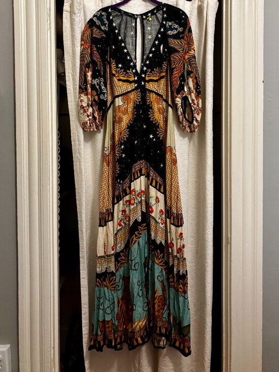 FARM Rio Dresses & Skirts - Farm Rio maxi dress L V-neck, keyhold back, stars & multi-color pattern